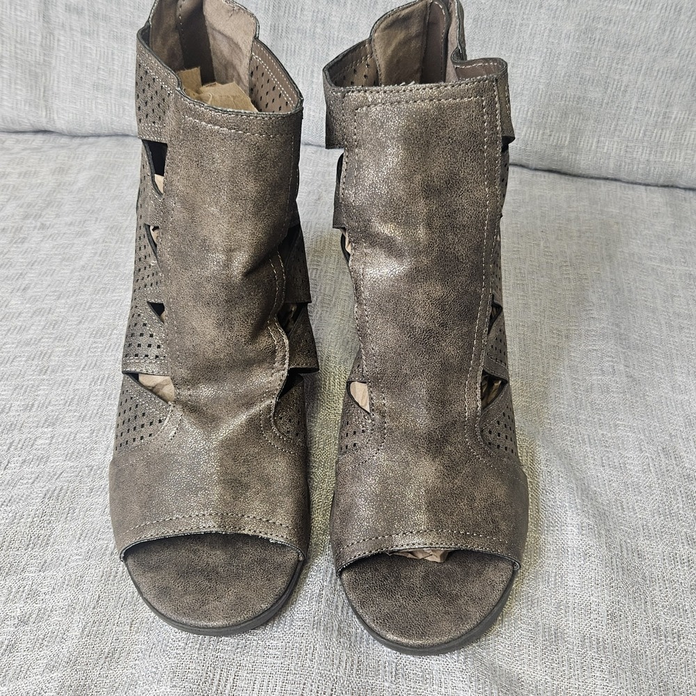 Maurices Trixie Cut brown shimmer stacked heel ankle‎ booties.  Womens Size 9w ? - Picture 2 of 13